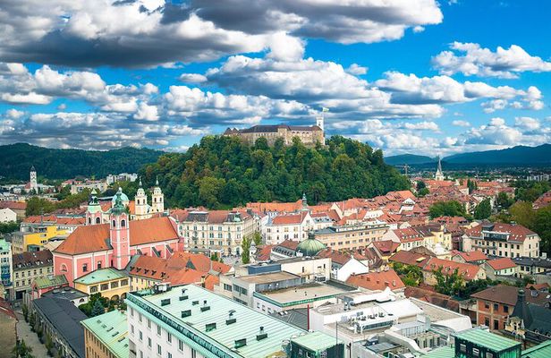 Private 3 hours walking Guided Immersion tour through Ljubljana
