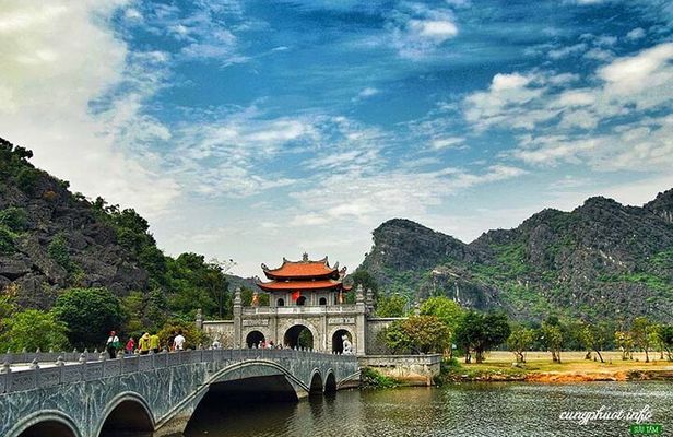 Roundtrip: HaNoi - NinhBinh - LanHa Bay on 5-Star Cruise 3days
