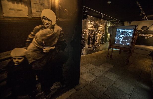 Krakow: Schindler's Factory Guided Tour with Ticket