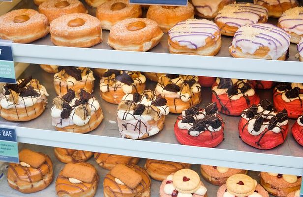 Tea and Doughnuts: Small-Group Borough Market Walking Food Tour