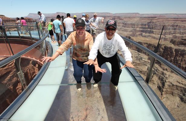Small Group Grand Canyon, Hoover Dam and 7 Magic Mountains Tour