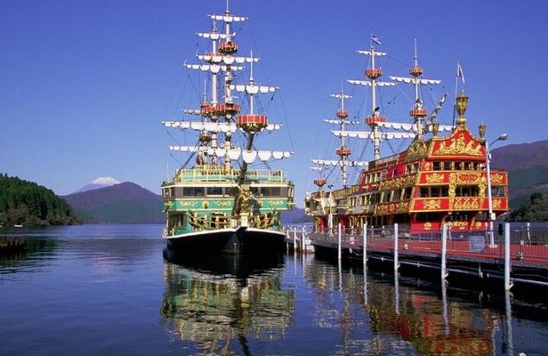 Snow Experience at Mt.Fuji, Hakone Pirate Ship & Gotemba Premium Outlet