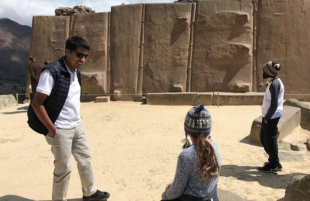 Tour in Pisac and Ollantaytambo with visit to a farm and Andean gourmet food.