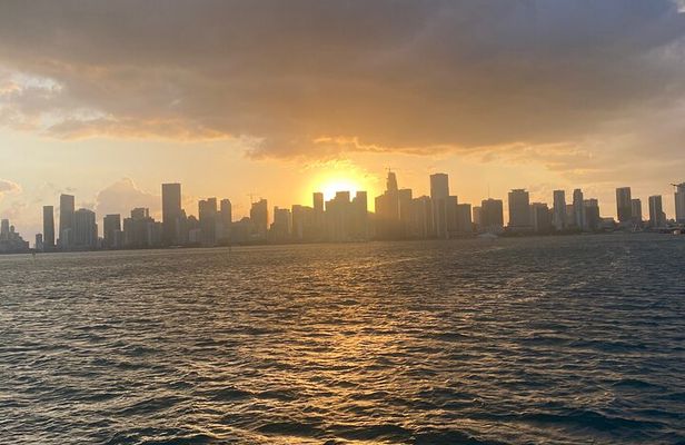 Miami Sunset Biscayne Bay and South Beach Cruise 