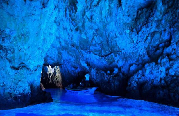 Private Speed Boat Tour to Blue Cave & Pakleni islands