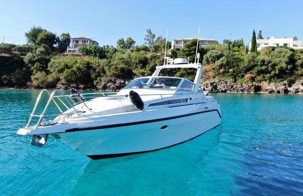 Private Boat Tour with Snorkeling in Leftkro