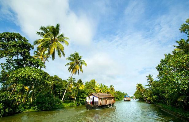 6 Days Kerala Tour Package With Houseboat Stay