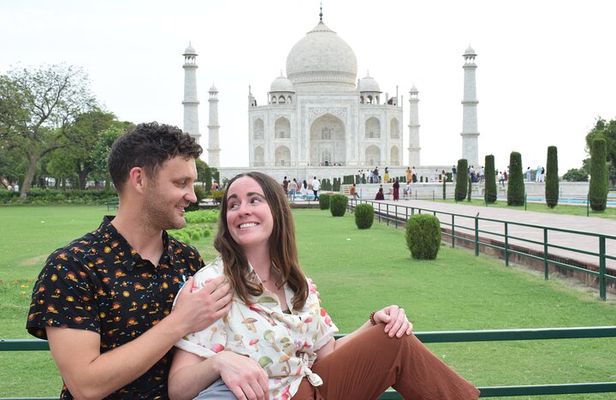 Sunrise Taj Mahal, Agra Fort & Baby Taj Tour from Delhi by Car