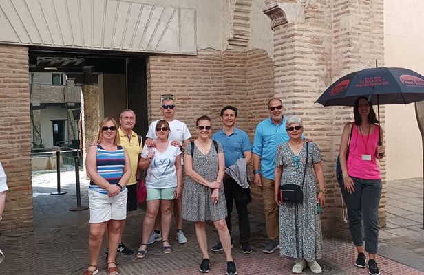 Albaicín and Sacromonte Walking Tour and Flamenco Show