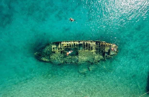 Blue Lagoon, Shipwreck & Šolta cruise with lunch & unlimited drinks from Split