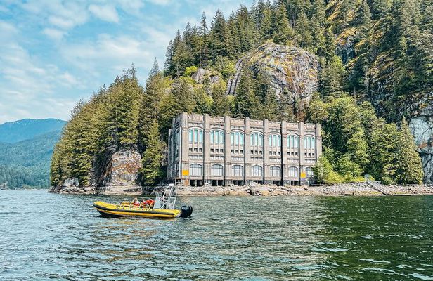Vancouver Waterfront Sightseeing Tour - City and Waterfall