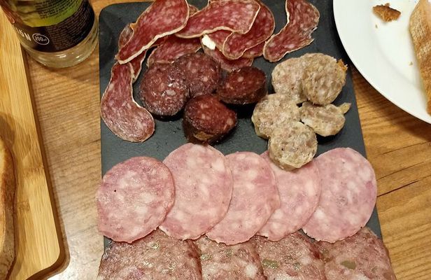 Walking Tour in Girona History and Gastronomy with Tasting
