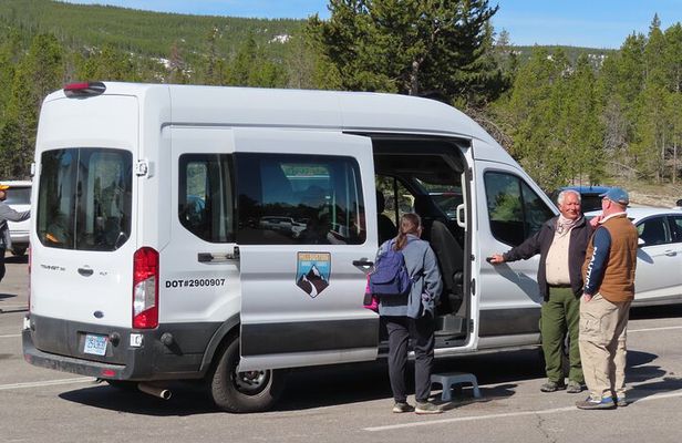 Lower Loop Van Tour from West Yellowstone: Grand Prismatic and Old Faithful