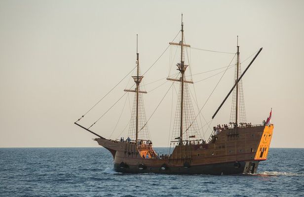 Cruise and Walking Tour Game of Thrones Dubrovnik with Karaka