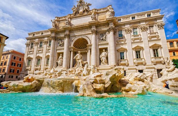 Private and Guided Walking Tour of the Fountains and Squares in Rome