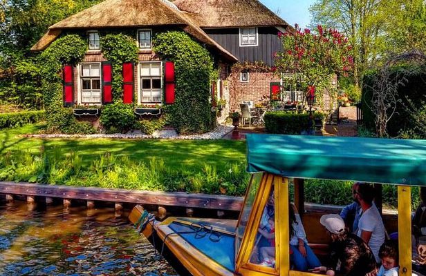 Unique Dutch villages Tour incl Boat & Hotel pick up