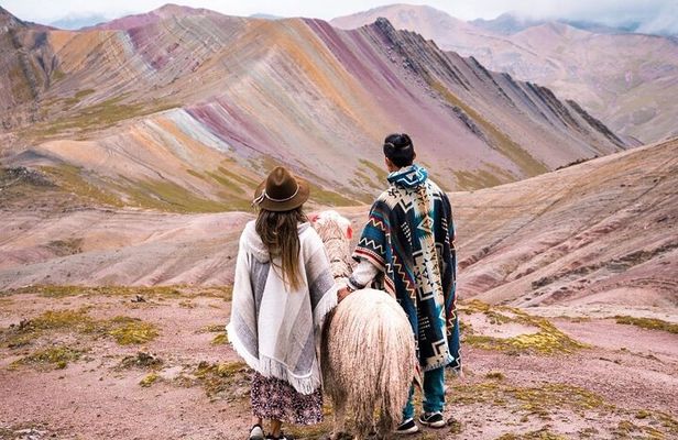 Palccoyo Rainbow Hike: Small Group Adventure (Max. 8)
