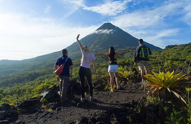 Arenal Volcano National Park Guided Hike from Arenal