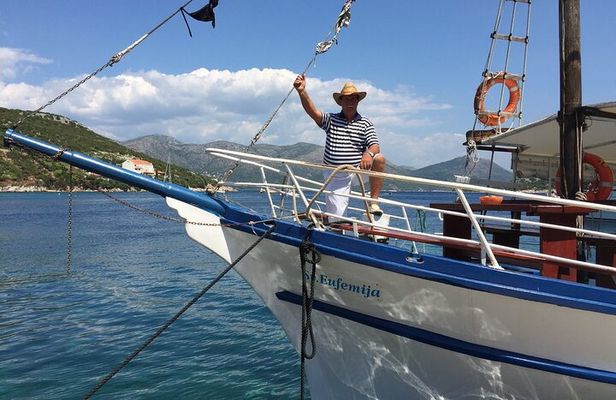 Elaphite Islands Cruise with Local Gastronomy at Captain's House