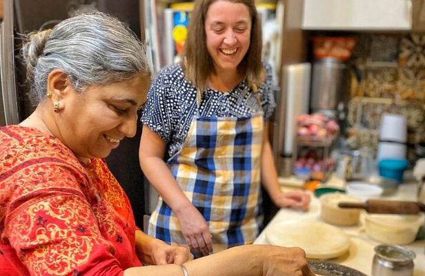Indian Cooking Class in Authentic Indian Home - (Learn 6 Things)