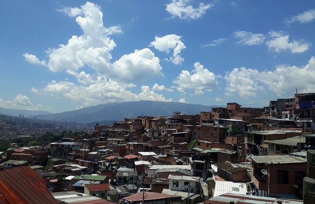 Comuna 13, Graffiti tour Medellin