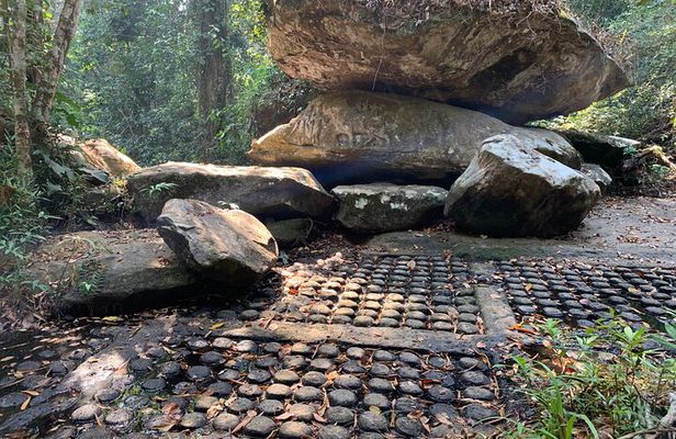 Kbal Spean, Banteay Srei, Beng Melea & Rolous temples Tour