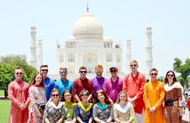 Agra Sightseeing and Shopping: Guided Tour by Private Car