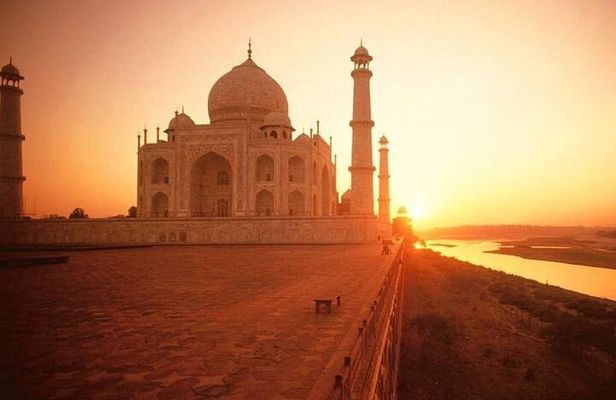 Taj Mahal tour with SOS Elephant Conservation & Care Center