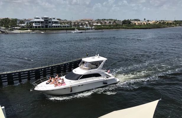 Yacht Charter in Palm Beach with Crew