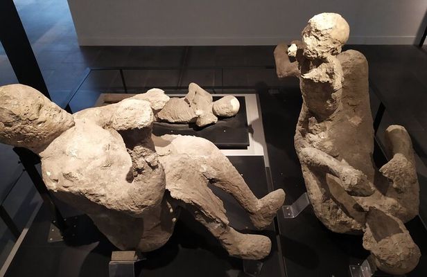 Guided tour of Pompeii with a writer