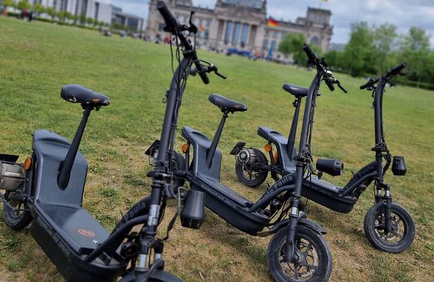 3-H E-scooter Sightseeing Tours in Berlin