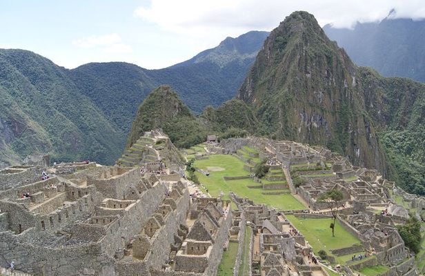 Sacred Valley, Machupicchu and Rainbow Mountain Tour / 3 Days