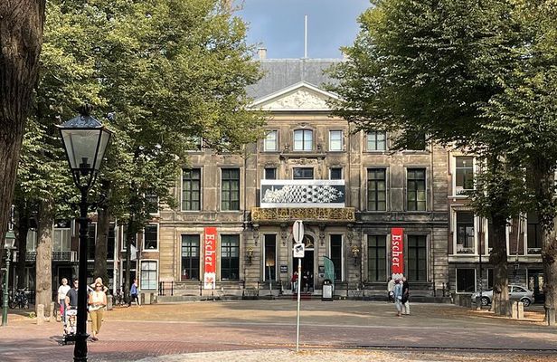 Royal The Hague Private Guided Walking Tour