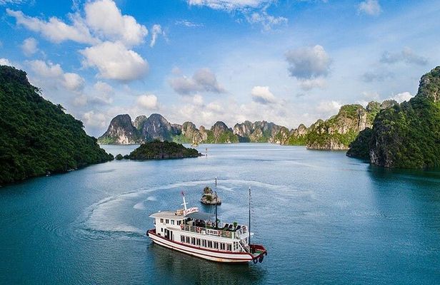 Ha Long Bay Six Hours Trip Kayaking & Swimming on Beach