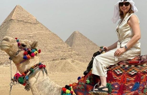 Private Cairo Tour to Giza Pyramids, Egyptian Museum and Bazaar