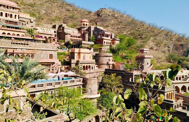 Neemrana Fort visit with Lunch From Delhi
