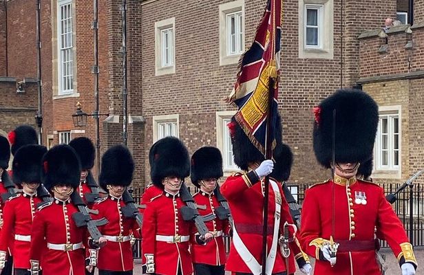 4 hour London Private Tour, with your own Black Cab Tour Guide