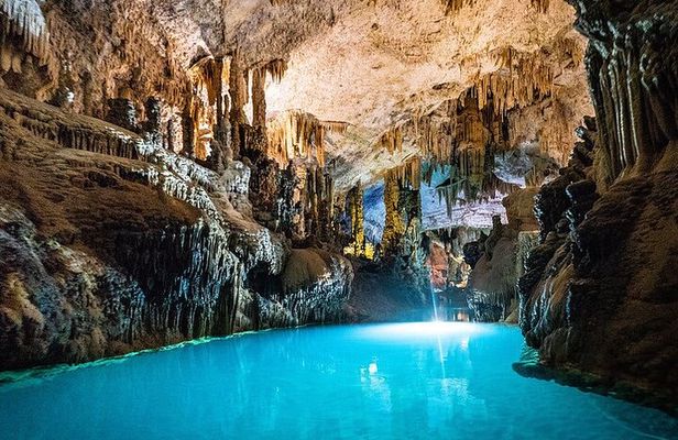 Sightseeing all-inclusive Small Group Tour to Jeita Grotto, Harissa and Byblos