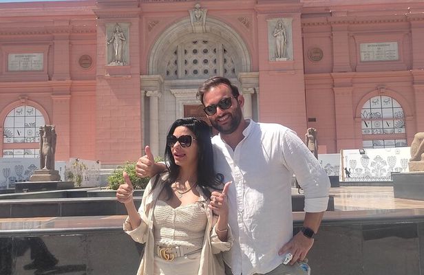 Cairo, Giza Pyramids, Great Sphinx, Egyptian Museum and Bazaar Private Tour