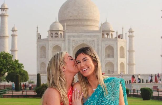 Taj Mahal and Agra Same-Day Tour by Private Car from Delhi