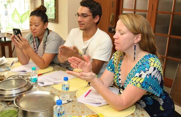 Authentic Indian Cooking Class with Jyoti in Delhi