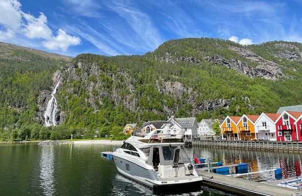 Private cruise - Fjord and waterfalls cruise to Modal- Mostraumen