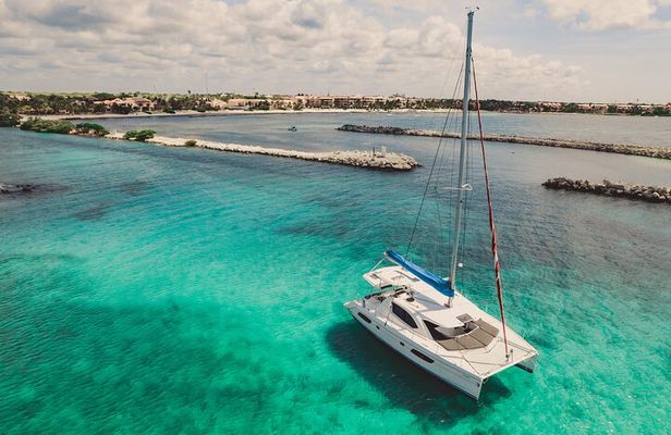 8-Hour Private 44' Leopard Catamaran Tour to Cozumel Beach w/Food & Open Bar
