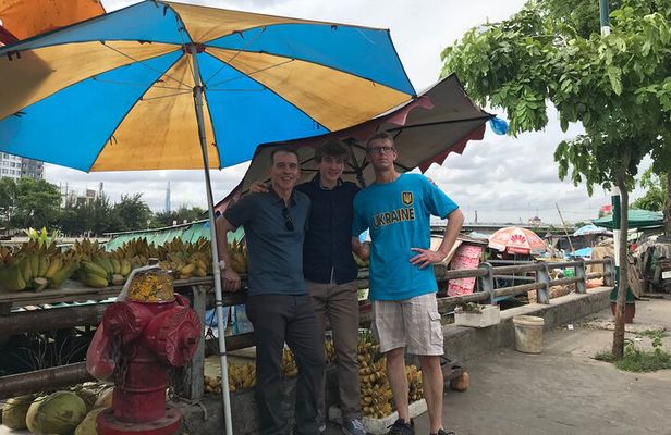 Saigon Slum tour and Saigon Chillspots by motorbike/ Aodai rider