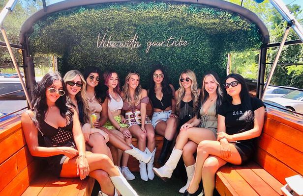 Austin Murals & Mimosas Roofless Party Bus Tour