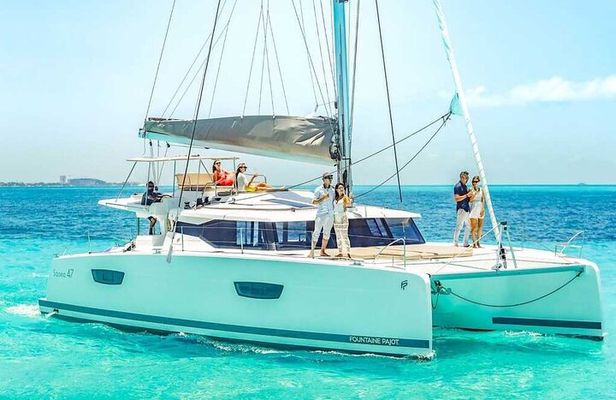 Luxury Catamaran Privilege to Isla Mujeres + Open Bar VIP