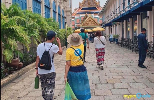 Guided tour in Grand palace & Emerald Buddha by MyProGuide