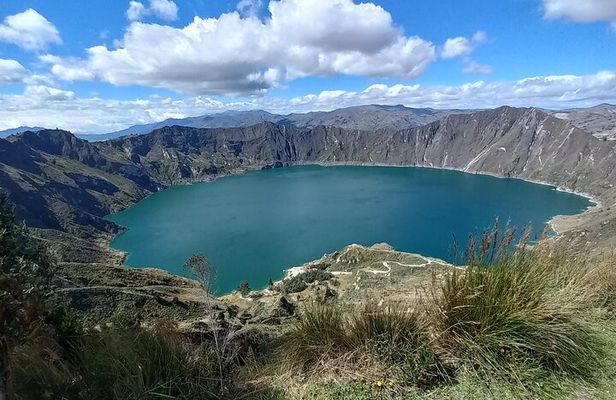 2-day Quilotoa Lagoon and the adventure city of Baños