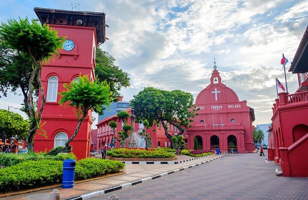 From Singapore: Malacca guided day tour (via drive-thru border)