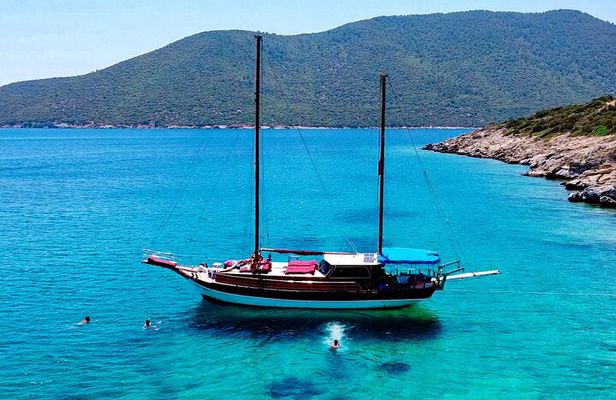 Private VIP Gulet Boat Tour With Lunch in Bodrum For 6 Hour